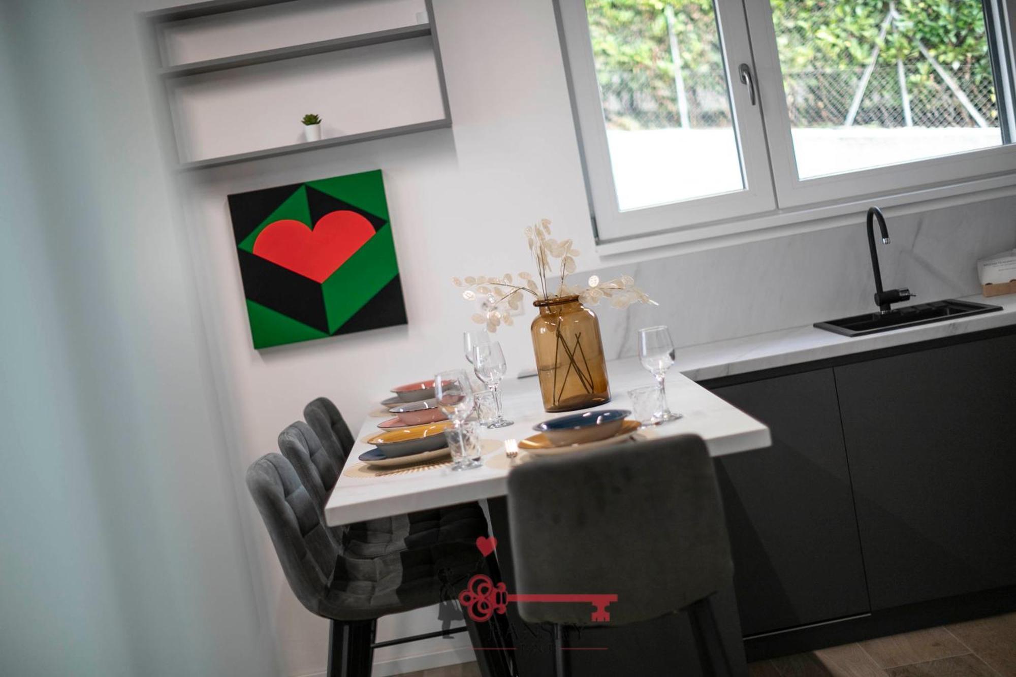 Home Sofia Room 4 - 5Min Station -By Easylife Swiss Lugano Bagian luar foto